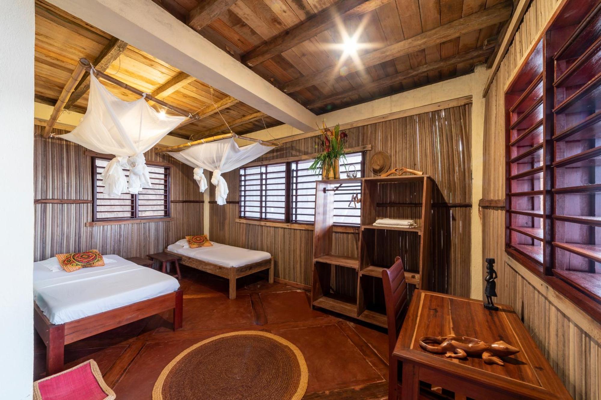 Floraly Komba Hotel - Nosy Komba Экстерьер фото
